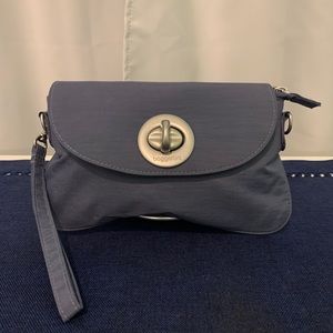 🔥 SOLD 🔥Baggallini Blue Women’s Clutch Wallet